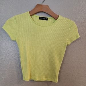Liz & Sara Short Sleeve Crop Top